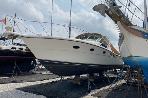 Photo of the 1999 Tiara Yachts 3500 Open "Highlander"