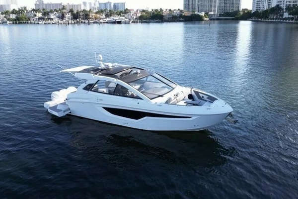 2021 Cruisers Yachts 42