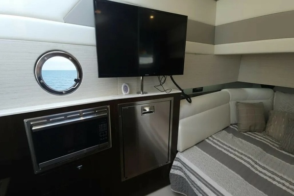 2021 Cruisers Yachts 42