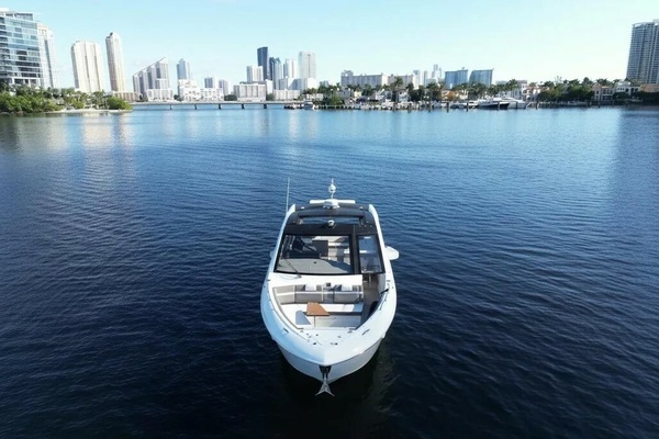 2021 Cruisers Yachts 42