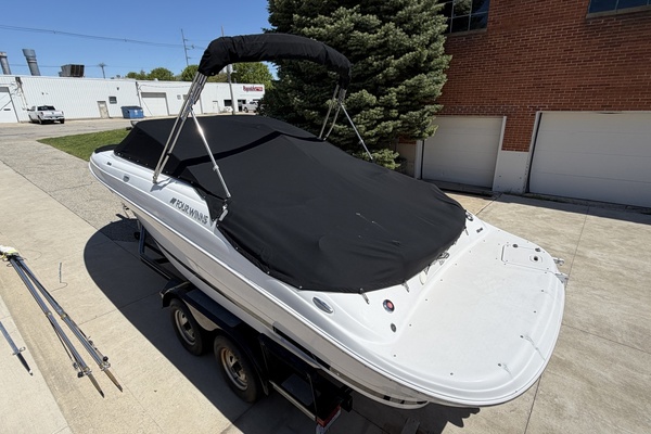 24ft Four Winns Yacht For Sale
