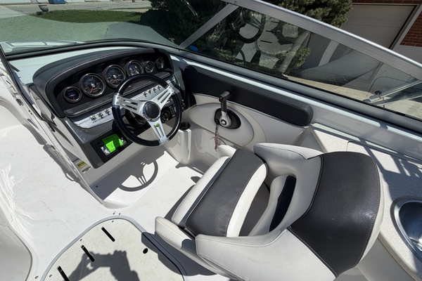 24ft Four Winns Yacht For Sale