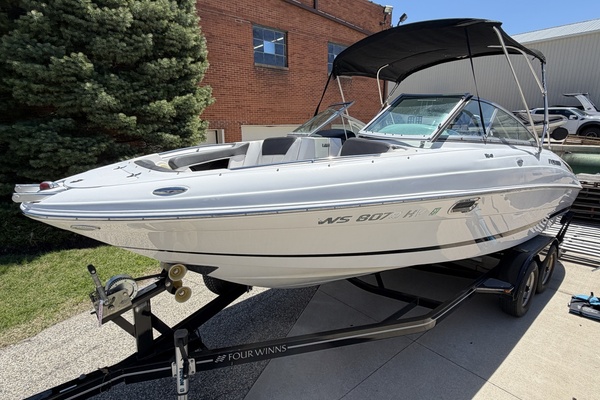 24ft Four Winns Yacht For Sale