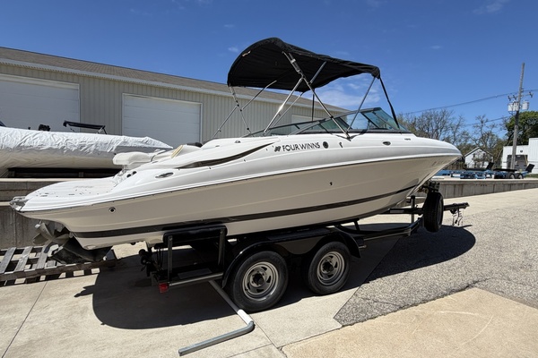 24ft Four Winns Yacht For Sale