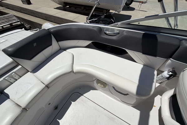 24ft Four Winns Yacht For Sale