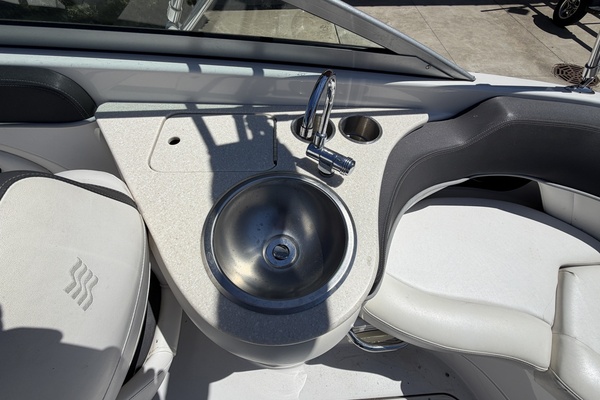 24ft Four Winns Yacht For Sale