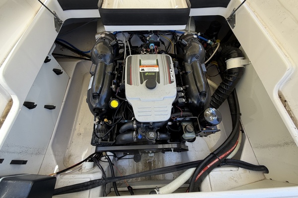 24ft Four Winns Yacht For Sale