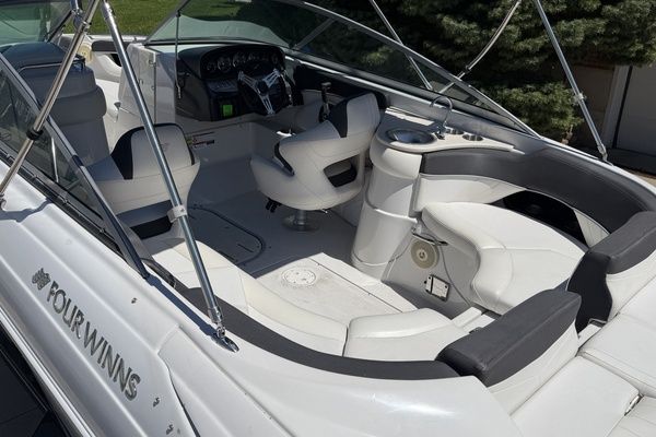 24ft Four Winns Yacht For Sale