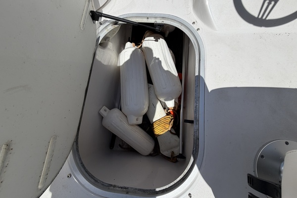 24ft Four Winns Yacht For Sale