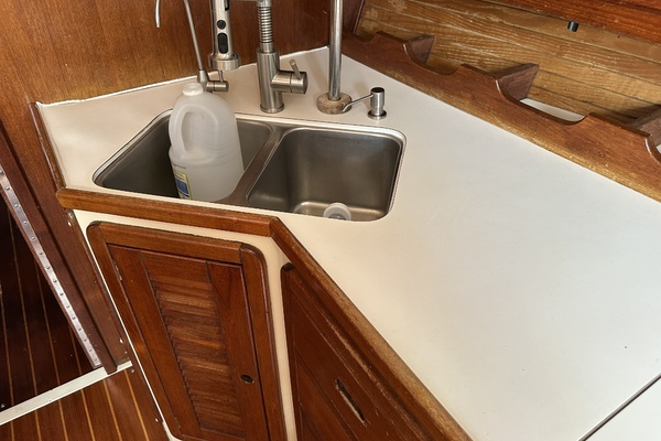 SEA DRAGON 42ft Catalina Yacht For Sale