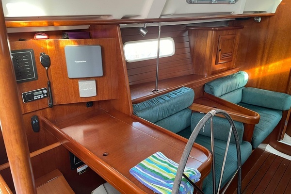 Photo of the 2000 Beneteau Oceanis 361 "In Stock"