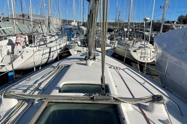 Photo of the 2000 Beneteau Oceanis 361 "In Stock"