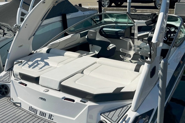 Photo of the 2019 Regal 2100 Bowrider