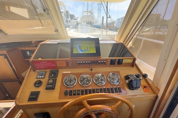 2006 Mainship 43