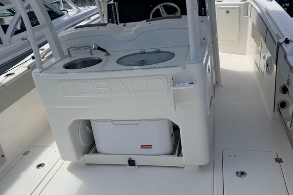 30ft Robalo Yacht For Sale