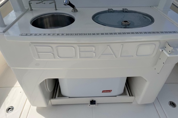 30ft Robalo Yacht For Sale