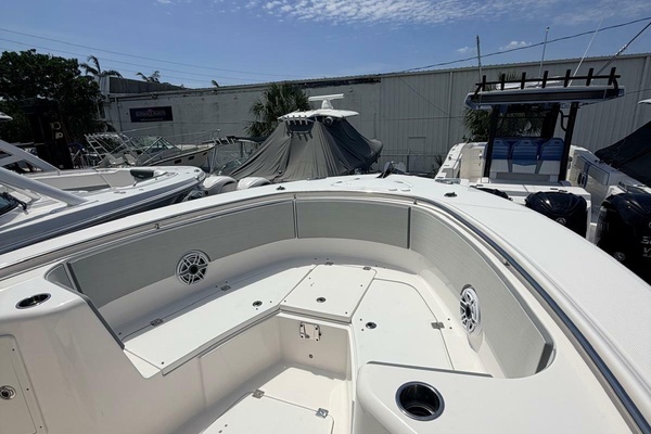 30ft Robalo Yacht For Sale