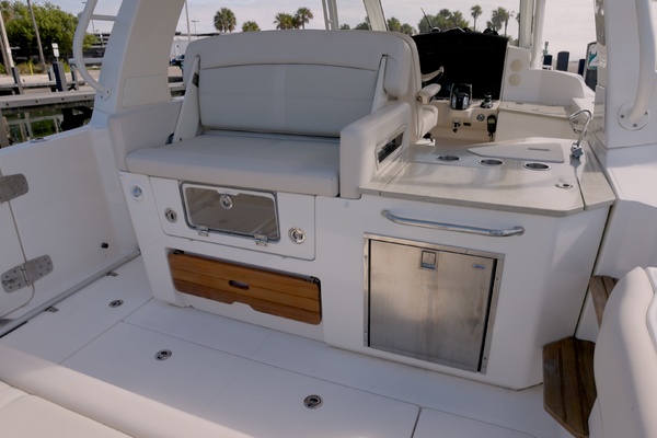 35ft Boston Whaler Yacht For Sale