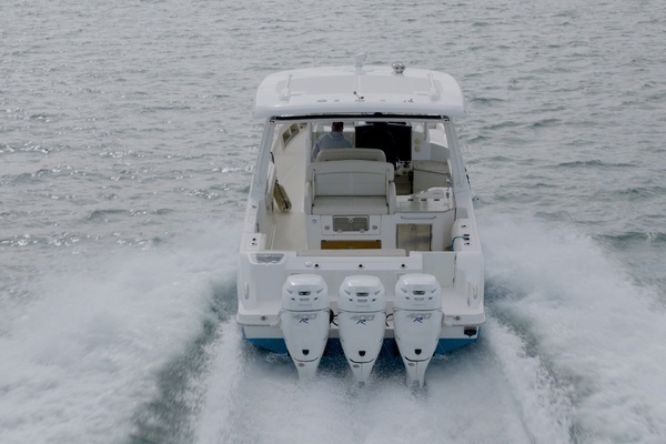 2018 Boston Whaler 35
