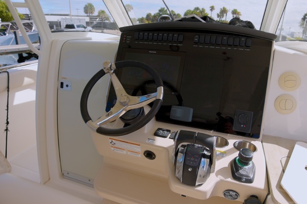 2018 Boston Whaler 35