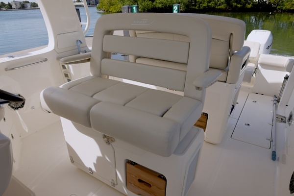 2018 Boston Whaler 35
