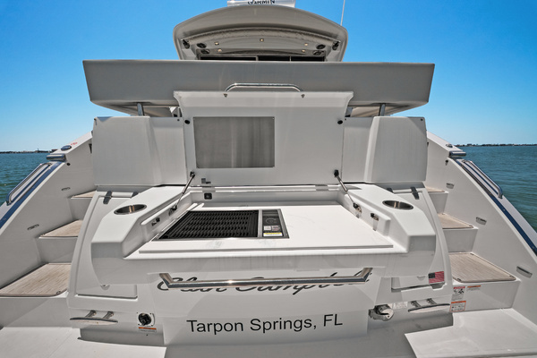 2025 Cruisers Yachts 50