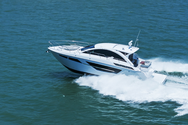 2025 Cruisers Yachts 50