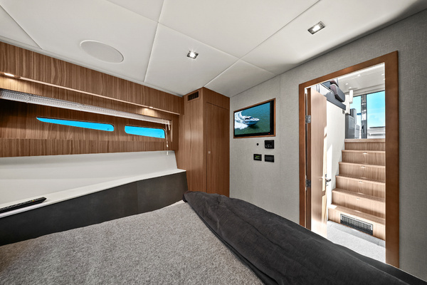 2025 Cruisers Yachts 50