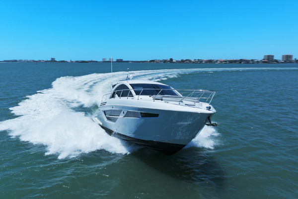 2025 Cruisers Yachts 50