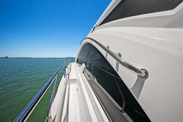 2025 Cruisers Yachts 50