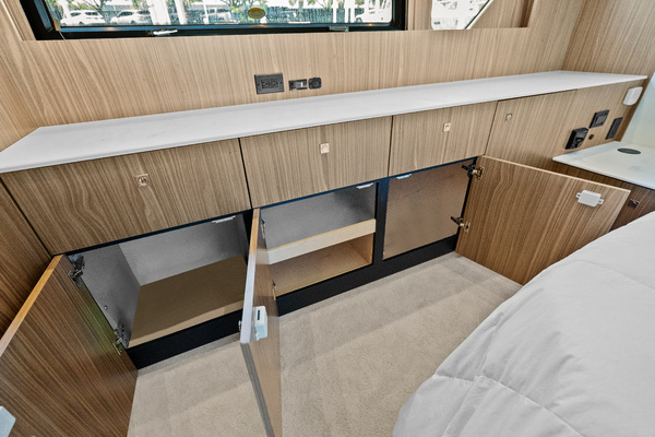 50ft Cruisers Yachts Yacht For Sale