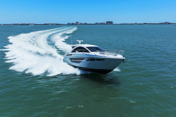 2025 Cruisers Yachts 50