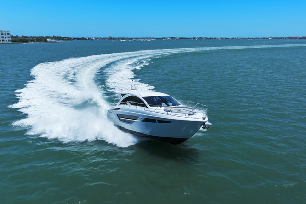 50ft Cruisers Yachts Yacht For Sale