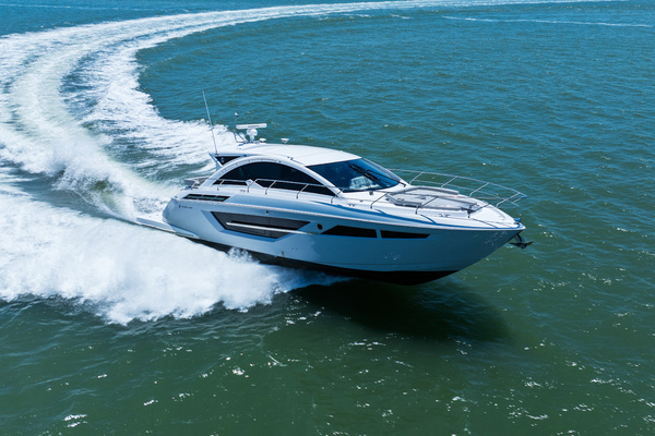 2025 Cruisers Yachts 50