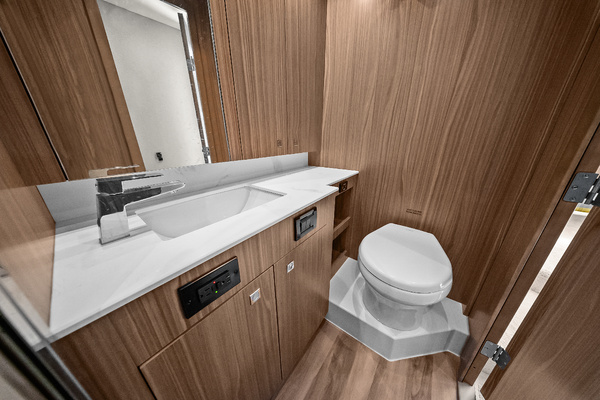 2025 Cruisers Yachts 50