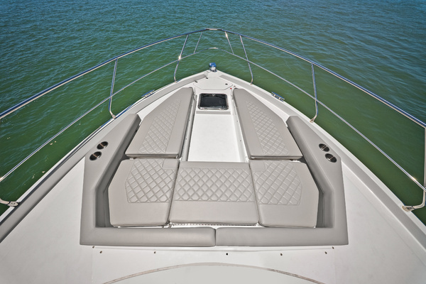 2025 Cruisers Yachts 50