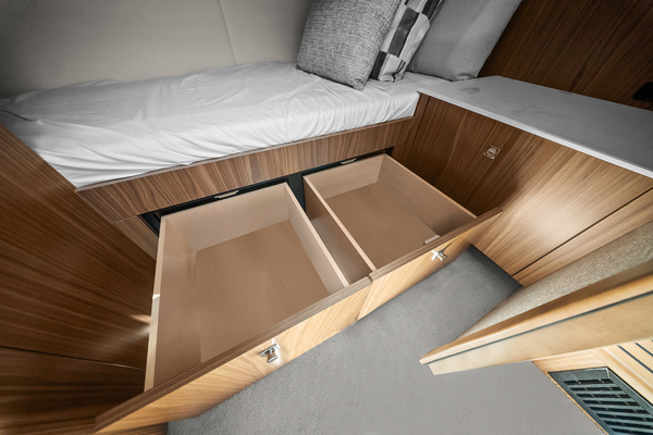 2025 Cruisers Yachts 50