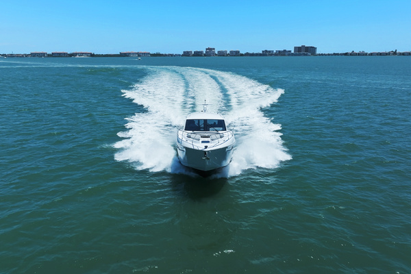 2025 Cruisers Yachts 50