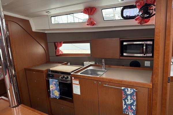 Wind Gypsea 38ft Beneteau Yacht For Sale