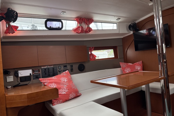 Wind Gypsea 38ft Beneteau Yacht For Sale