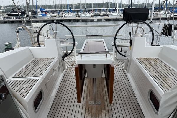 Wind Gypsea 38ft Beneteau Yacht For Sale