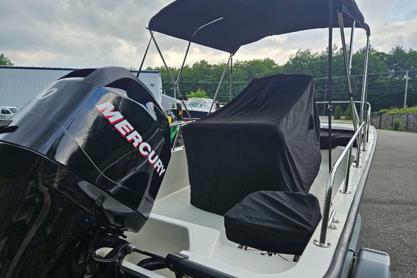 17ft Boston Whaler Yacht For Sale