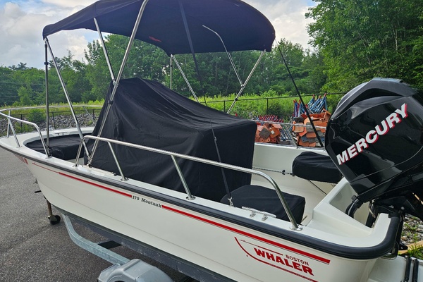 17ft Boston Whaler Yacht For Sale