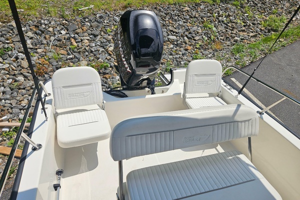 17ft Boston Whaler Yacht For Sale