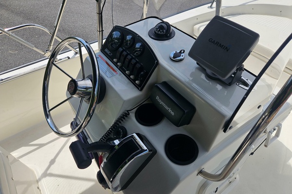 17ft Boston Whaler Yacht For Sale