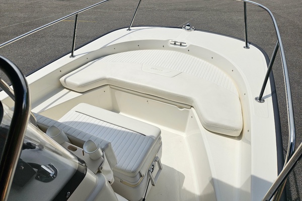 17ft Boston Whaler Yacht For Sale