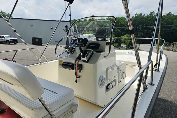 17ft Boston Whaler Yacht For Sale