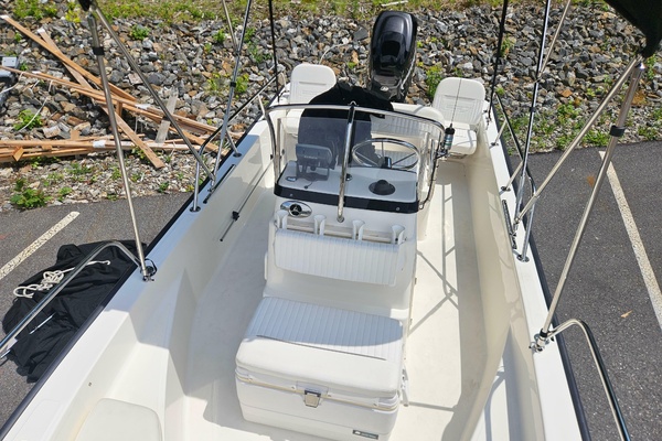 17ft Boston Whaler Yacht For Sale