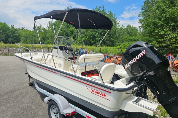 17ft Boston Whaler Yacht For Sale