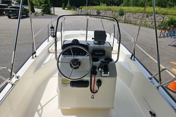 17ft Boston Whaler Yacht For Sale